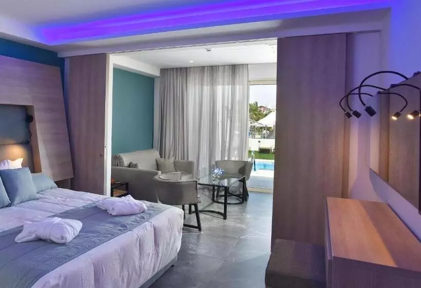 Suite Side Havudsigt, Pernera Beach