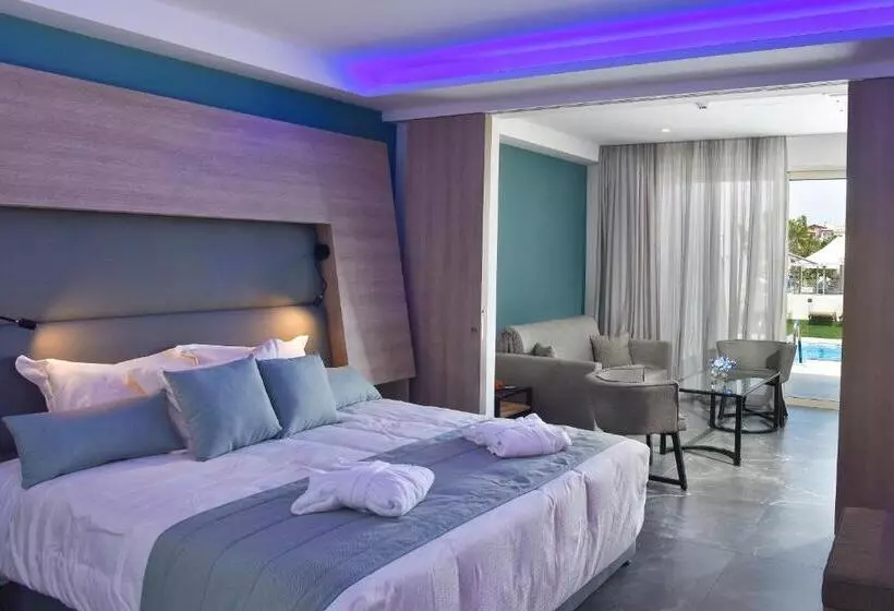 Suite Side Havudsigt, Pernera Beach