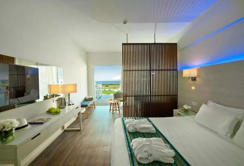 Junior Suite Vista Mar, Pernera Beach