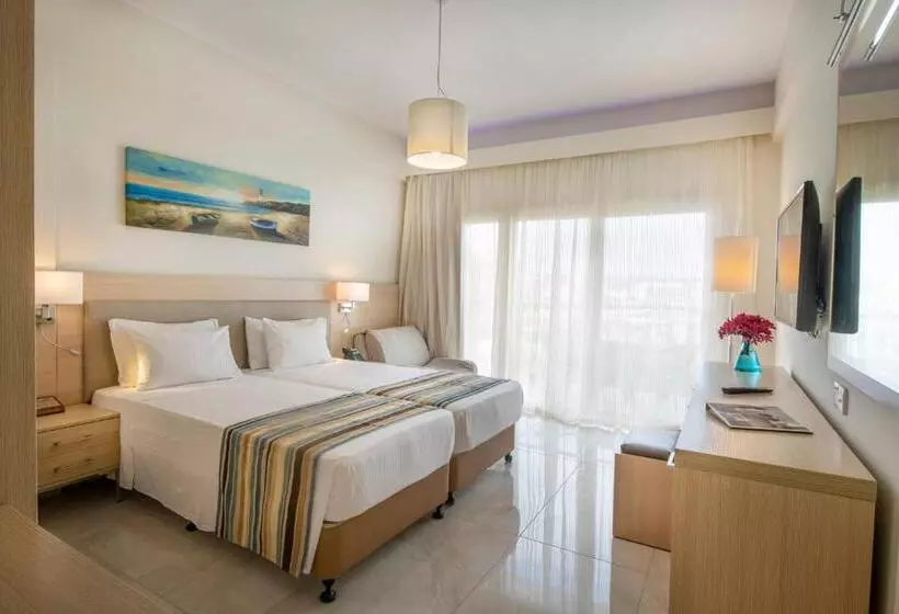 Suite, Pernera Beach