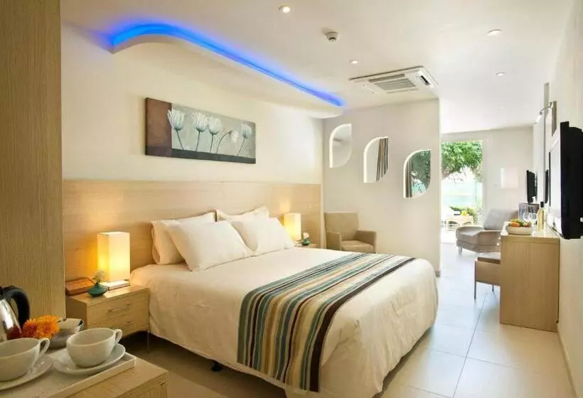 Familiesuite, Pernera Beach