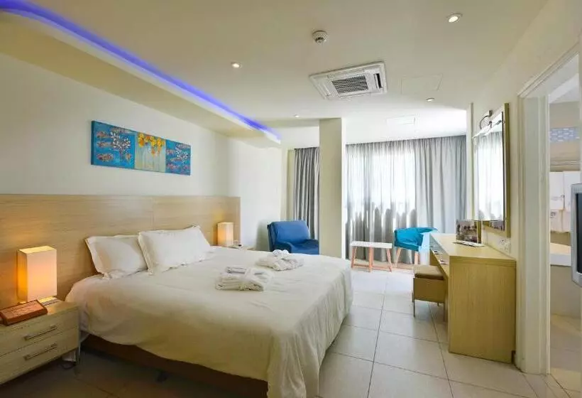Familiesuite, Pernera Beach