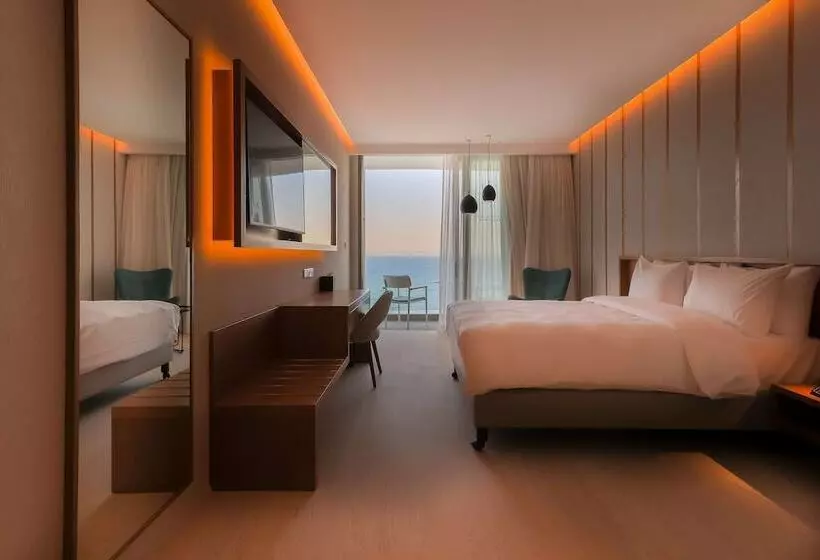 اتاق استاندارد با بالکن و چشمانداز دریا, Radisson Beach Resort Larnaca