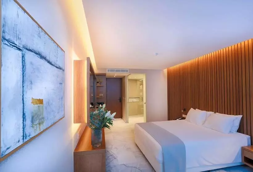 سوییت جونیور با چشم‌انداز دریا, Radisson Beach Resort Larnaca