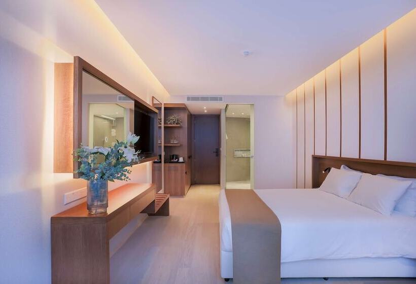 سوییت جونیور با چشمانداز دریا, Radisson Beach Resort Larnaca