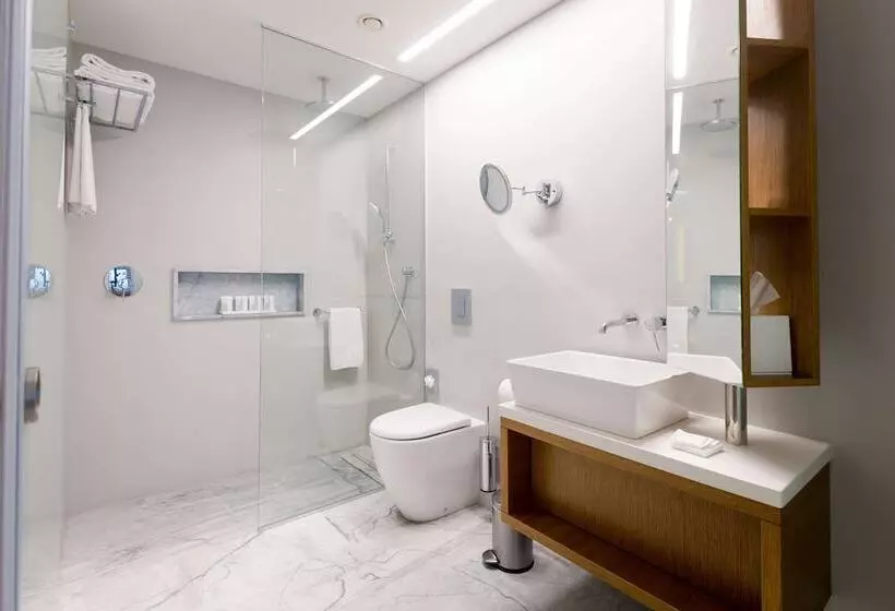 سوییت جونیور با چشم‌انداز دریا, Radisson Beach Resort Larnaca