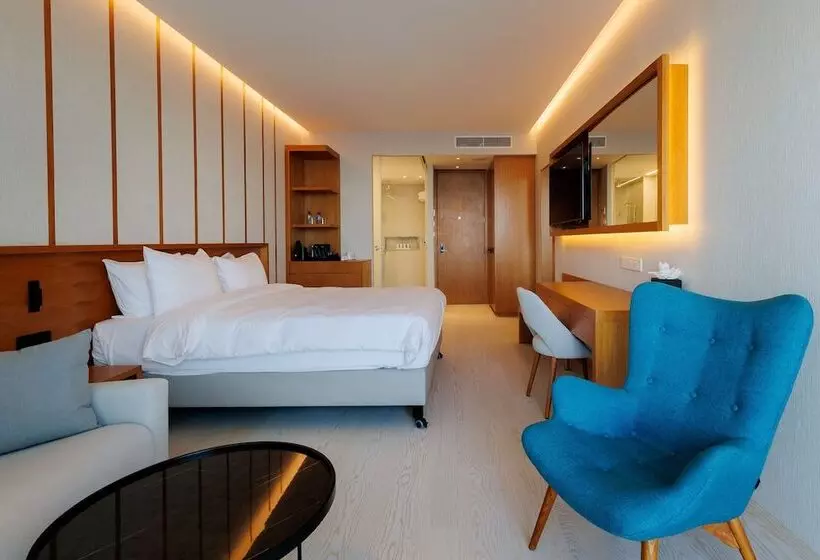 اتاق سوپریور با چشمانداز دریا و بالکن, Radisson Beach Resort Larnaca