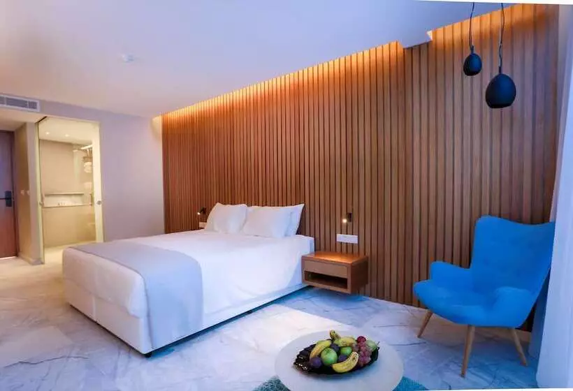 سوییت با چشم‌انداز دریا, Radisson Beach Resort Larnaca