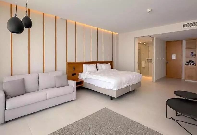 سوییت با چشم‌انداز دریا, Radisson Beach Resort Larnaca
