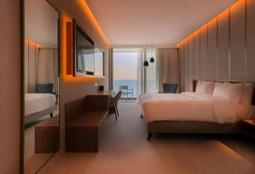 اتاق استاندارد با بالکن و چشمانداز دریا, Radisson Beach Resort Larnaca