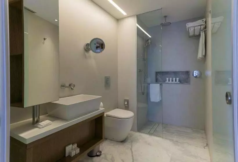 اتاق استاندارد با بالکن و چشمانداز دریا, Radisson Beach Resort Larnaca