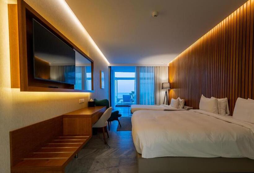 Junior Suite Vista Mare, Radisson Beach Resort Larnaca