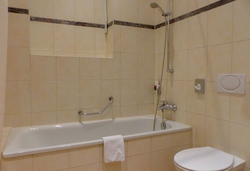 اتاق استاندارد چهار تخته, Sachsenhof