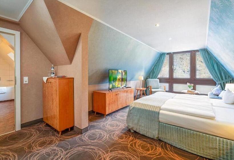 Junior suite with river view, Weinhotel Landsknecht