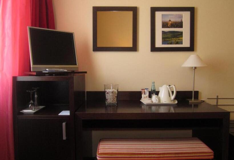 חדר אקונומי יחיד, Central