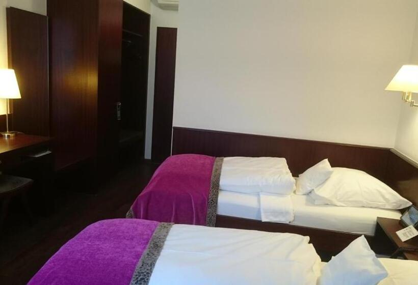 חדר סטנדרט, Central