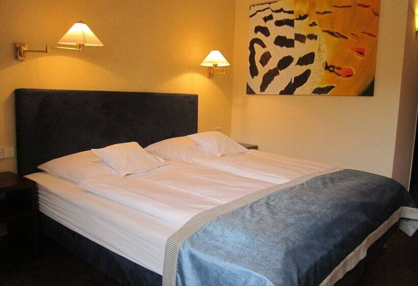 חדר סטנדרט, Central