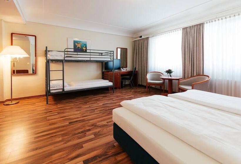 חדר סטנדרט לארבעה, Excelsior