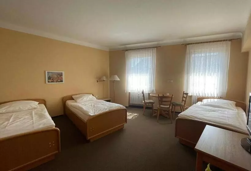 Pokój Standard Trzyosobowy, Meilchen