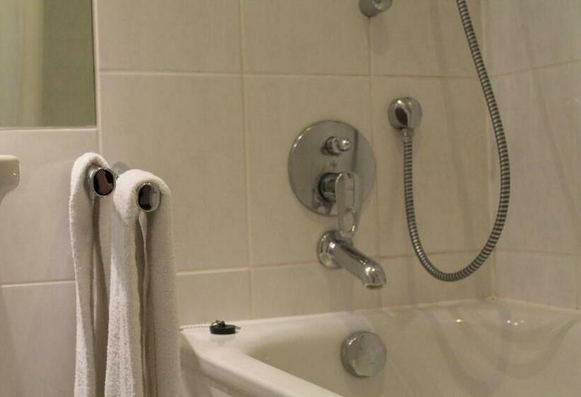 اتاق استاندارد یک نفره, Savoy