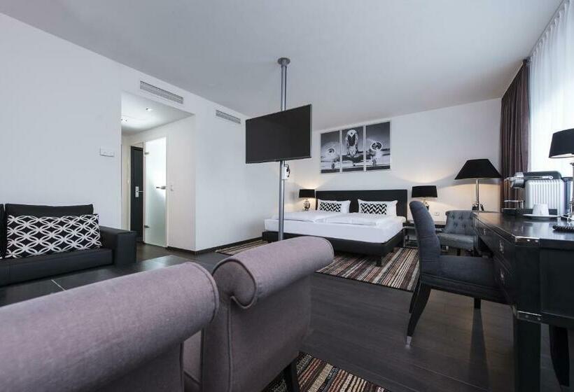 جناح جونيور, Wyndham Stuttgart Airport Messe