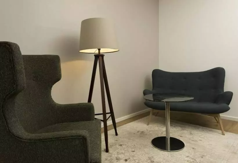 سوییت جونیور, Wyndham Stuttgart Airport Messe