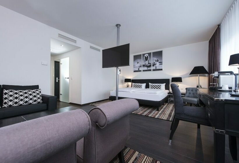 جناح جونيور, Wyndham Stuttgart Airport Messe