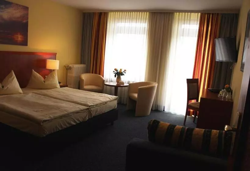Deluxe room with river view, Parkhotel Rüdesheim