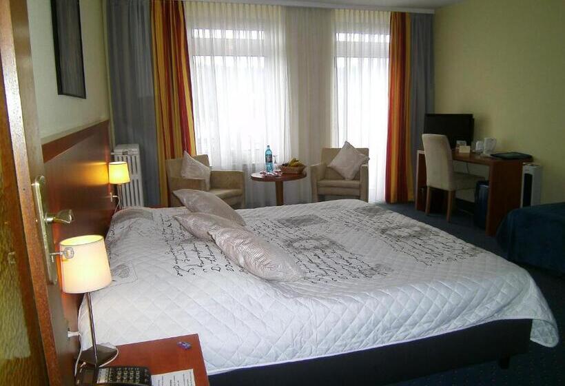 Deluxe room with river view, Parkhotel Rüdesheim