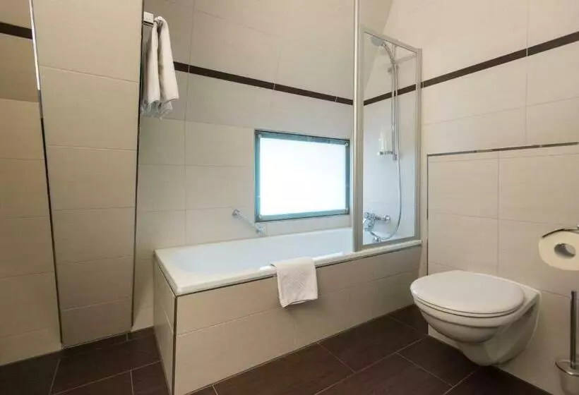 اتاق استاندارد یک نفره, Schlosshotel Weilburg