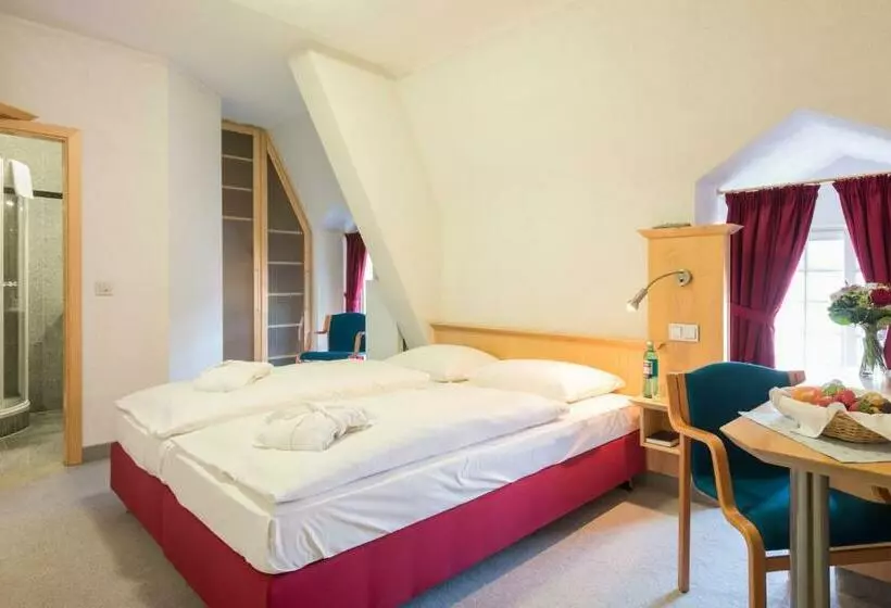 اتاق استاندارد, Schlosshotel Weilburg