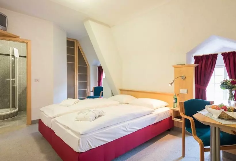 اتاق استاندارد, Schlosshotel Weilburg