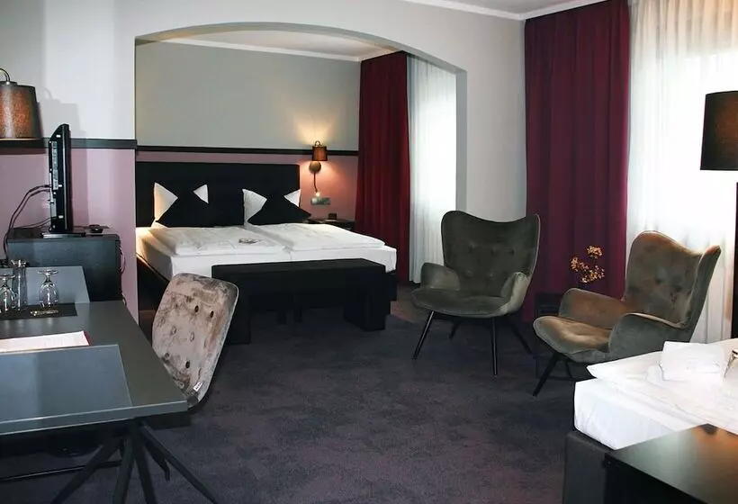 Quarto Familiar, Avia