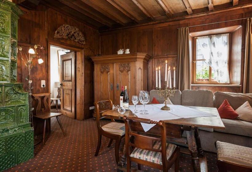 סוויטת 3 חדרי שינה, Burg