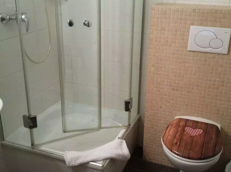 Chambre Standard, Monaco