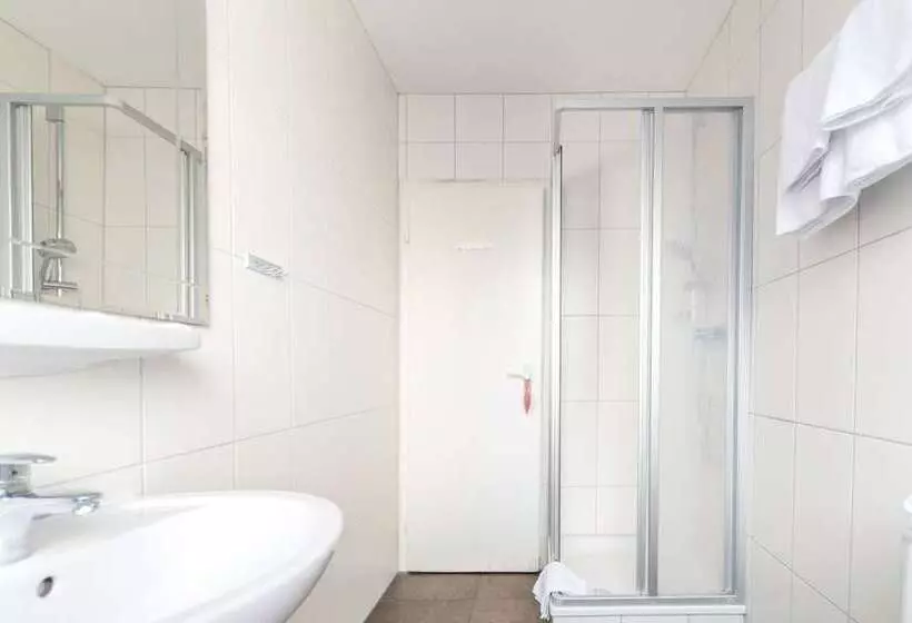 Chambre Triple Standard, Monaco