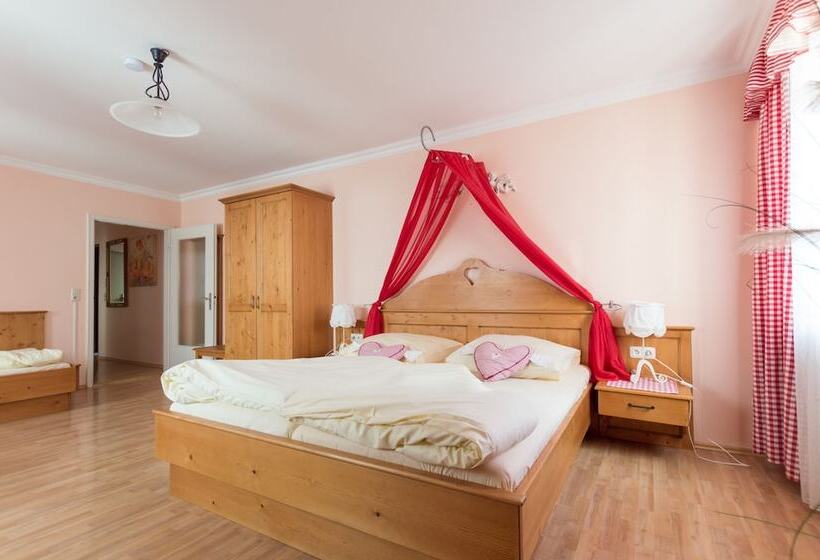 اتاق استاندارد سه نفره, Monaco