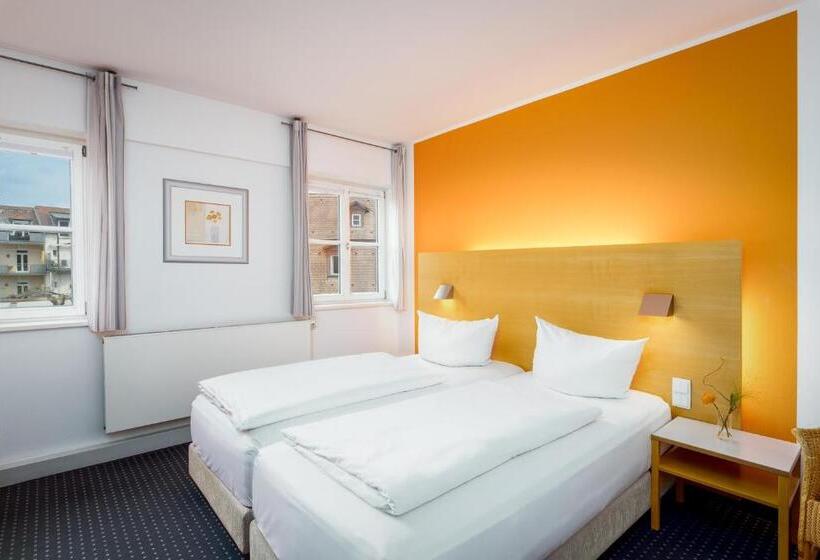 スタンダードルーム, Nepomuk