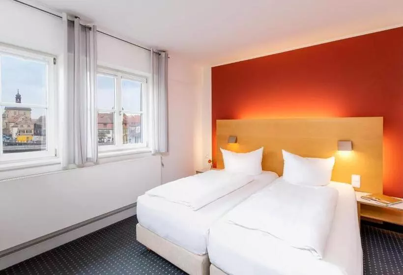 Quarto deluxe, Nepomuk