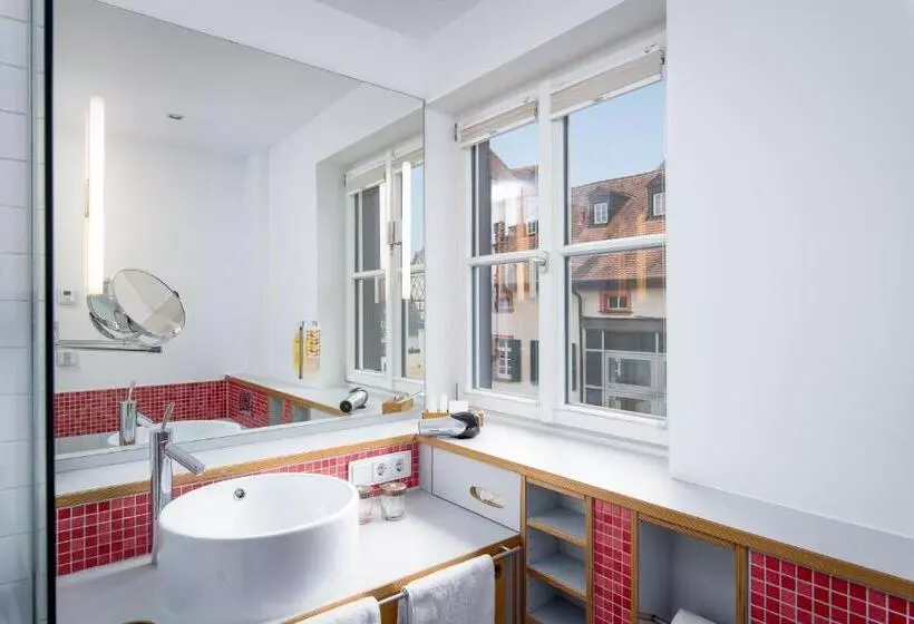 Quarto deluxe, Nepomuk