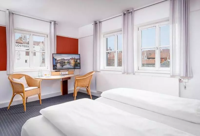 Quarto deluxe, Nepomuk