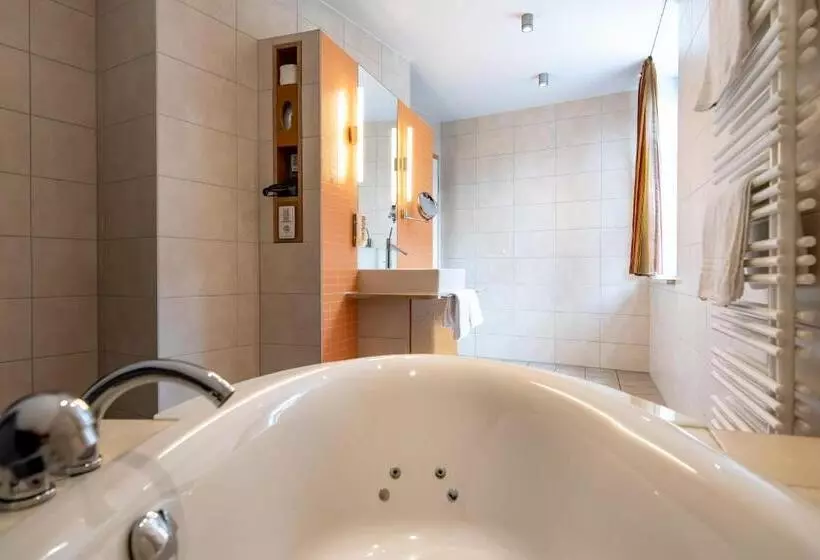 Suite, Nepomuk