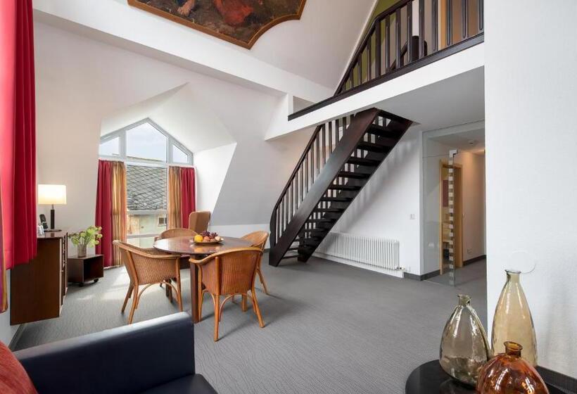 スイート, Nepomuk