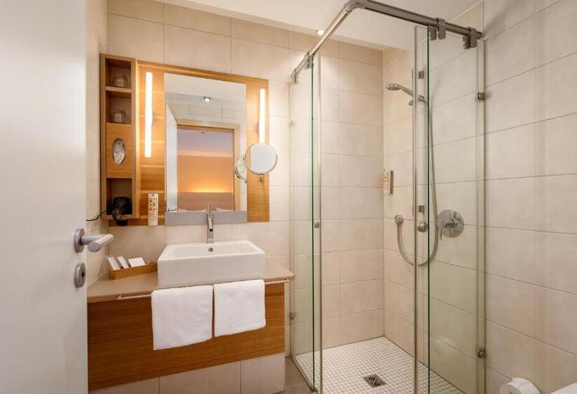 エコノミールーム, Nepomuk