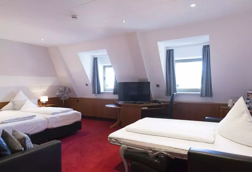Standard Kolmen Hengen Huone, Top Hotel Amberger