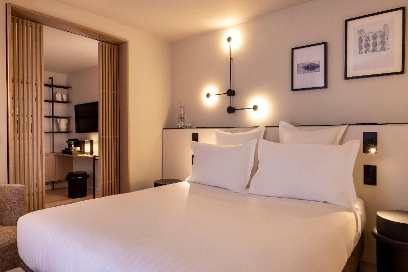 デラックスルーム, Esté