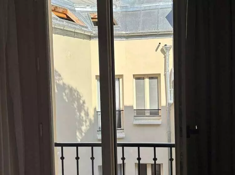 اتاق سوپریور, Esté