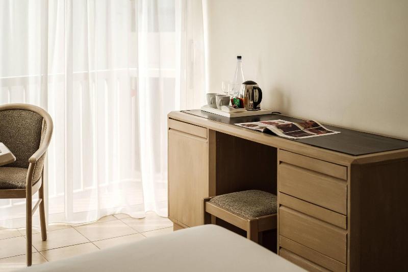 스탠다드 룸, Flannery S