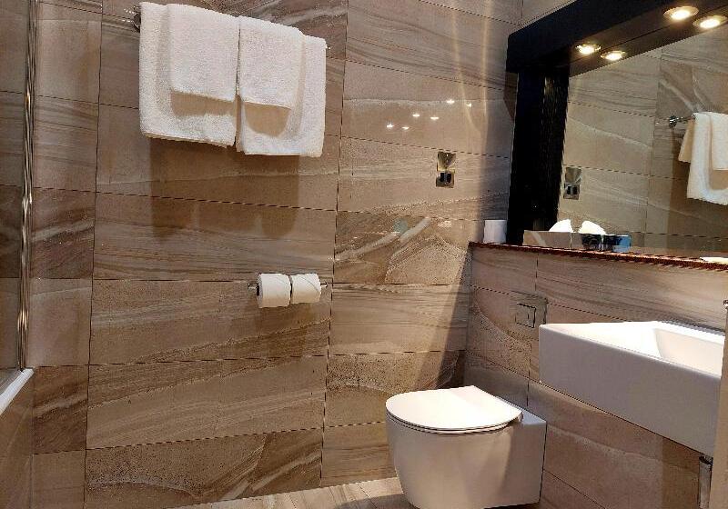 스탠다드 트리플 룸, Flannery S