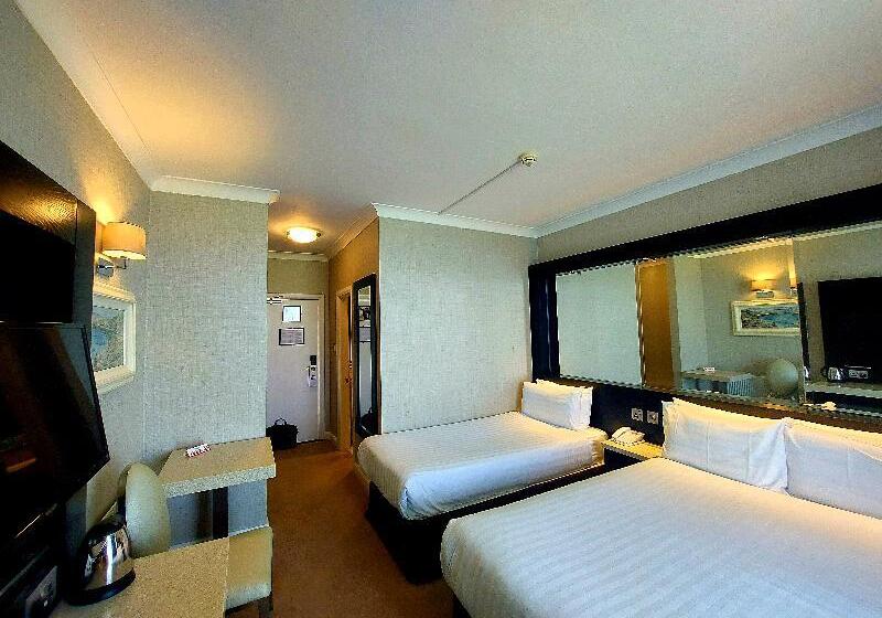 스탠다드 트리플 룸, Flannery S